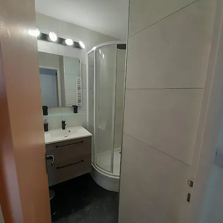 T3 Familial Entre Et Commerces A St-hilaire - Fr-1-324a-52 Apartment